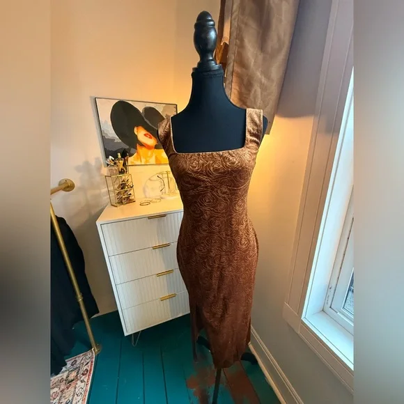 Hello Molly Luxurious Brown Midi Dress - Picture 4 of 5